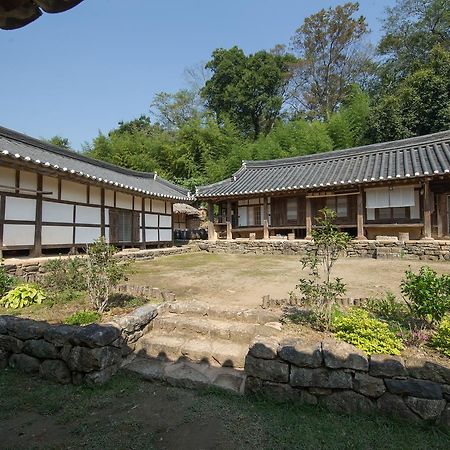 Jinrae Lee'S Traditional House Boseong Экстерьер фото