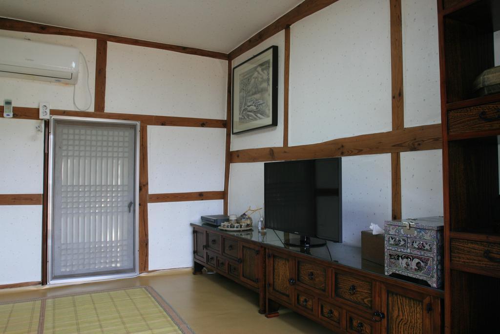 Jinrae Lee'S Traditional House Boseong Экстерьер фото