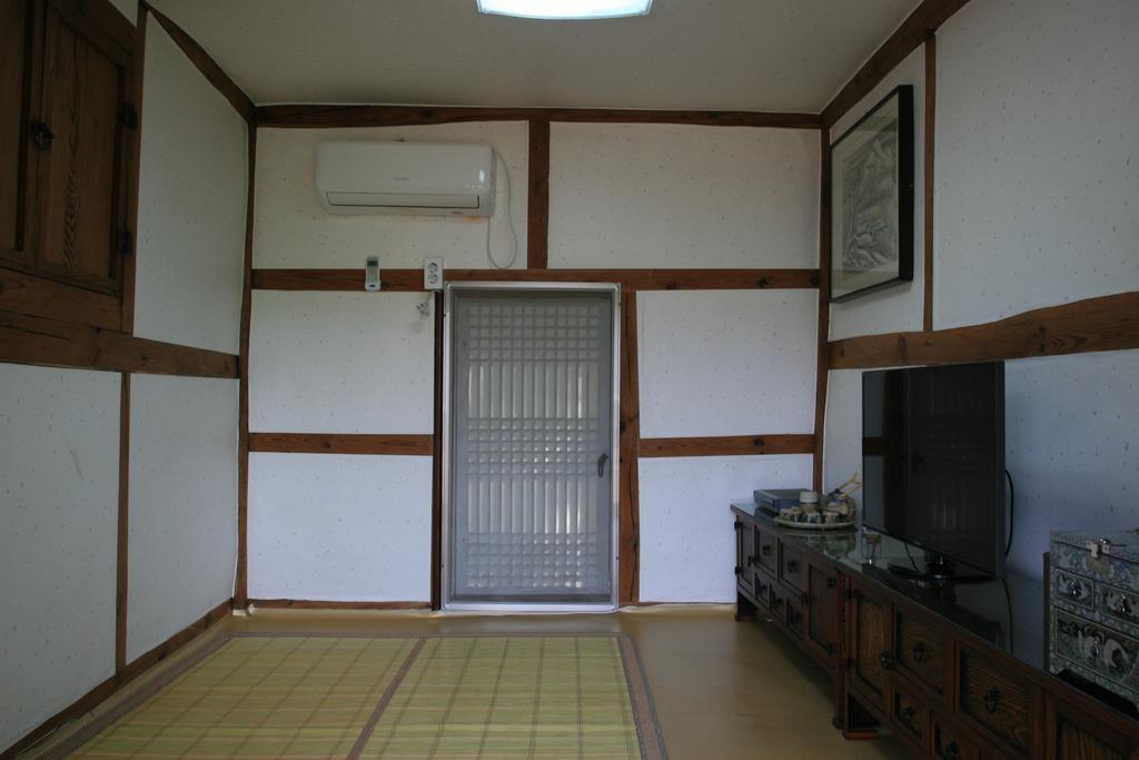 Jinrae Lee'S Traditional House Boseong Экстерьер фото