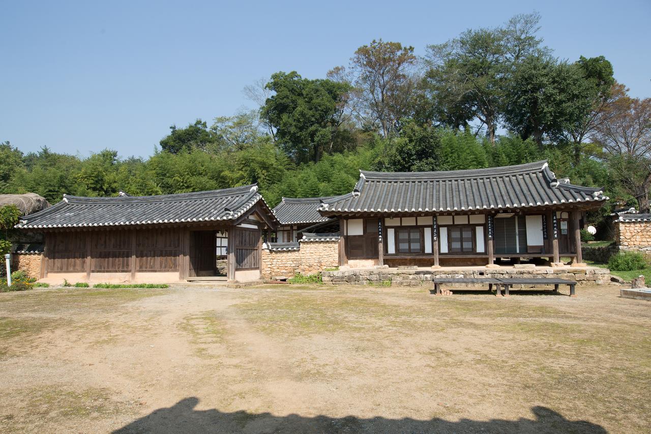 Jinrae Lee'S Traditional House Boseong Экстерьер фото